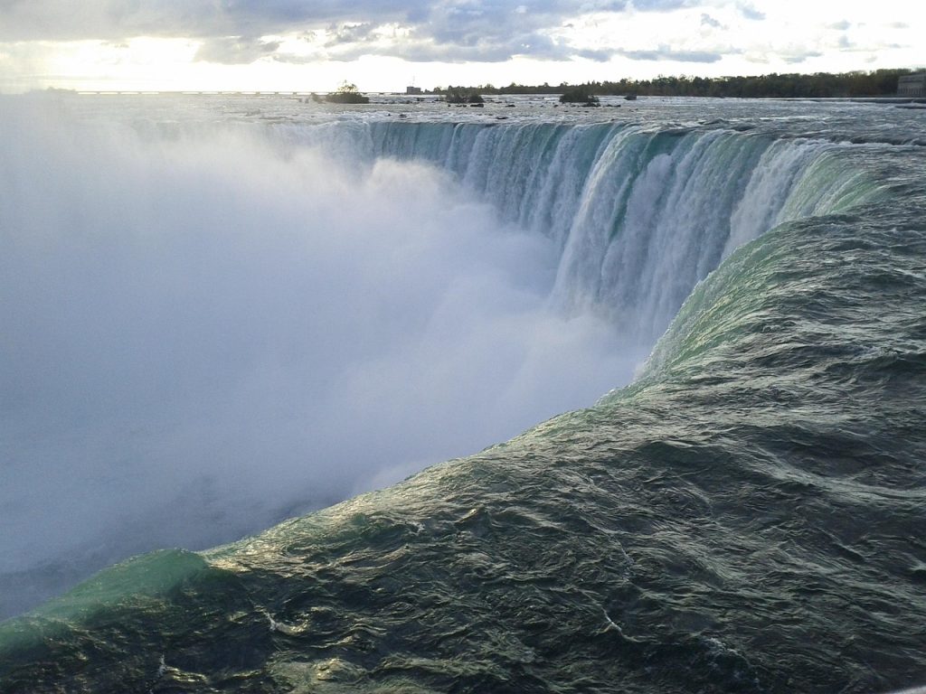 chutes du niagara de près